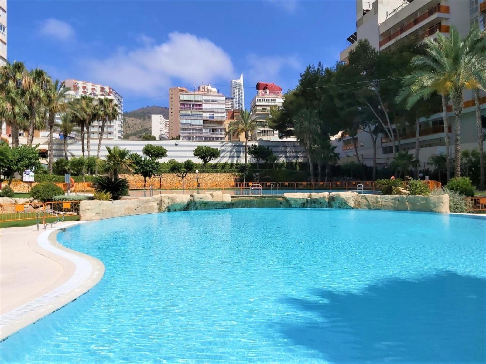 Gemelos 22-1-16 Benidorm Buitenkant foto