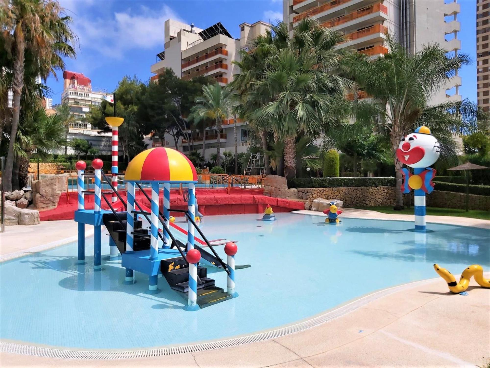 Gemelos 22-1-16 Benidorm Buitenkant foto