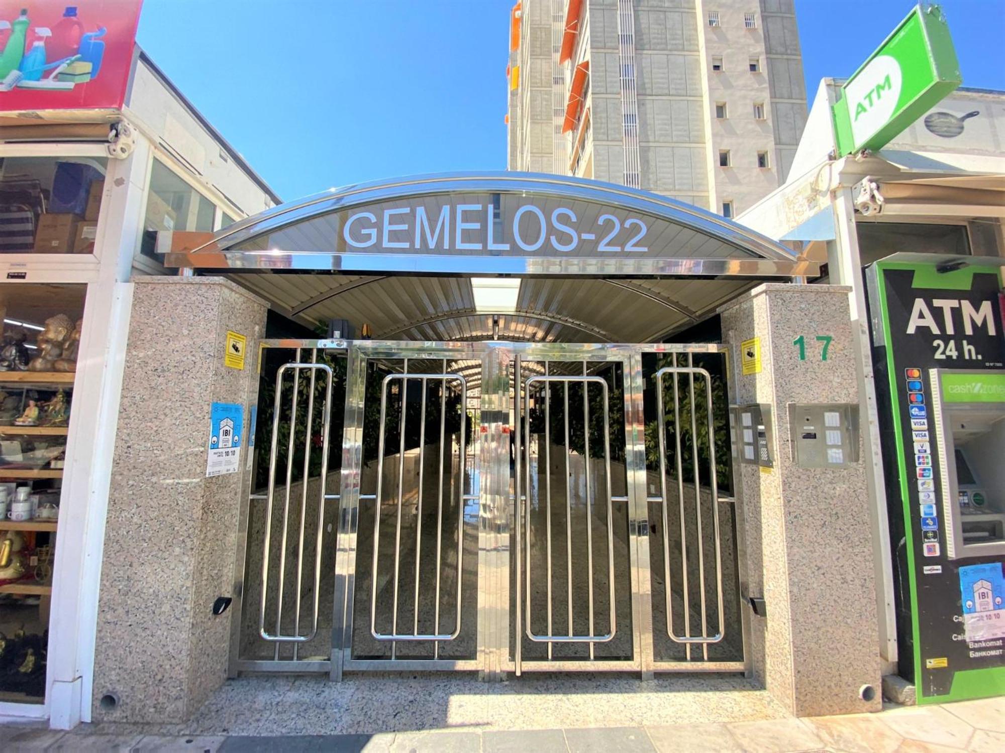 Gemelos 22-1-16 Benidorm Buitenkant foto
