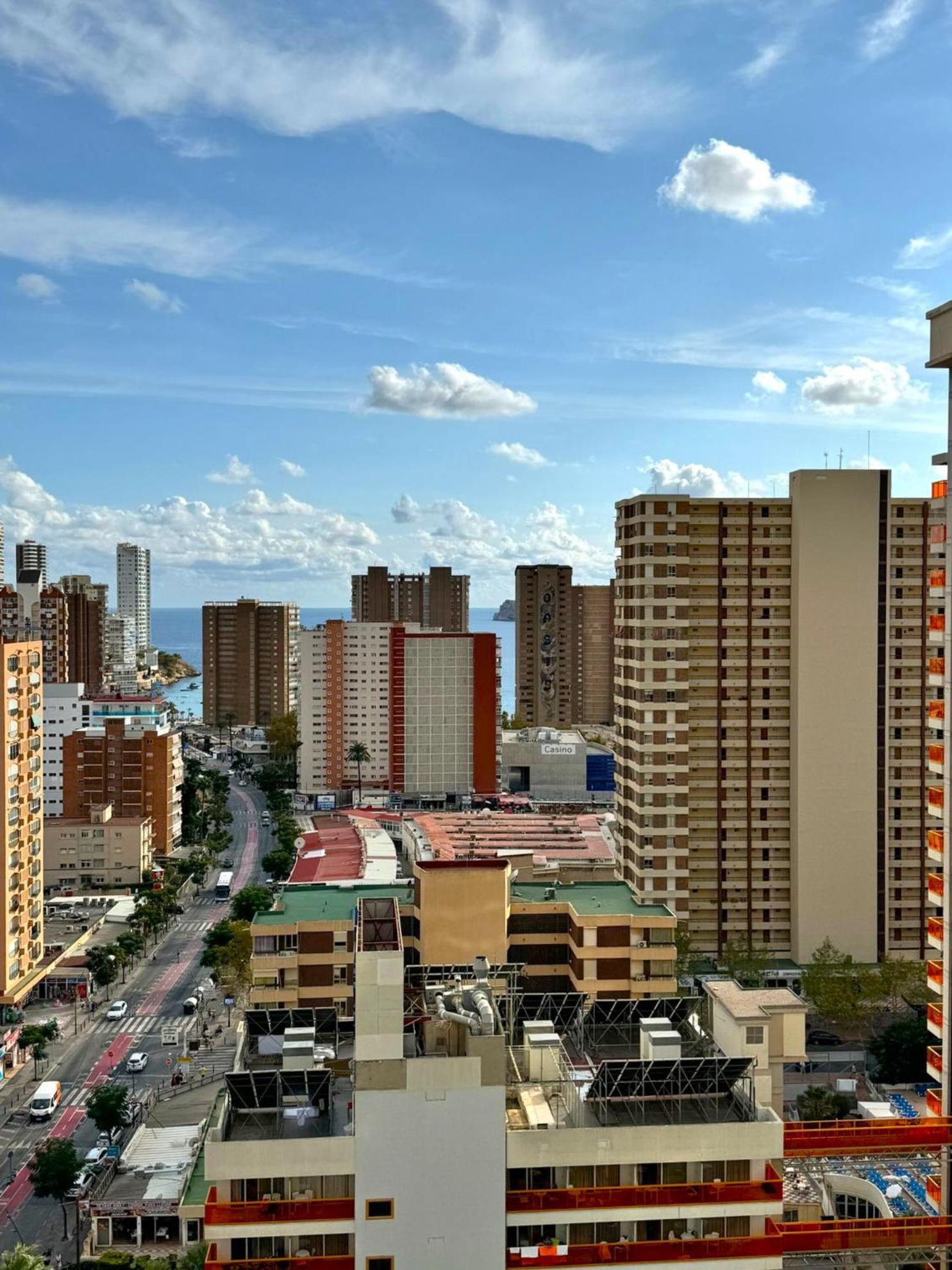 Gemelos 22-1-16 Benidorm Buitenkant foto