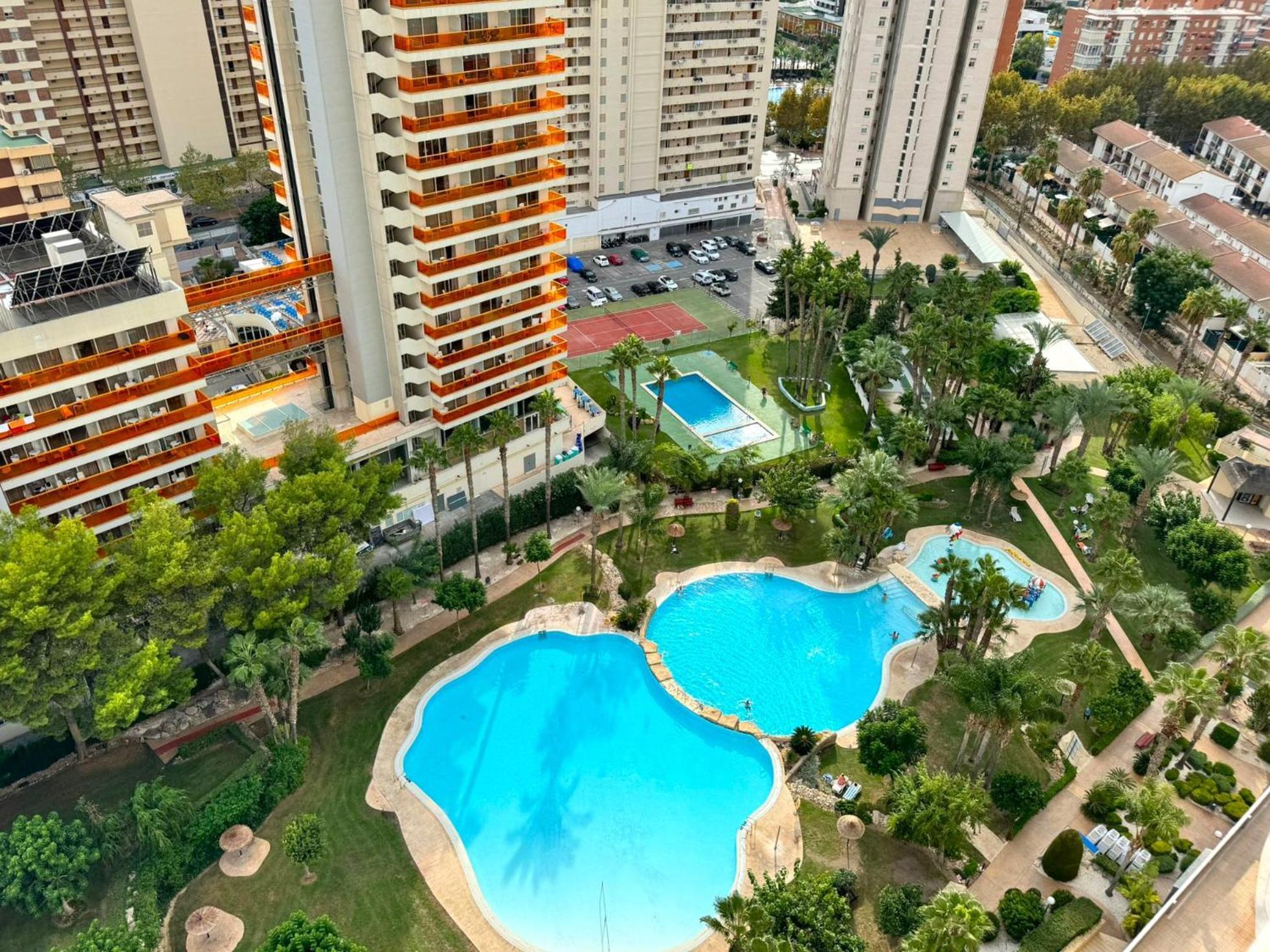 Gemelos 22-1-16 Benidorm Buitenkant foto